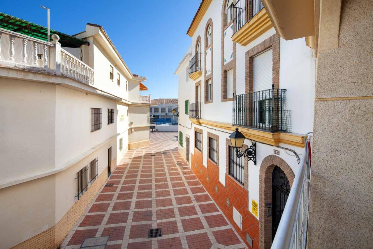 Cozy Apartment Near The Beach In La Carihuela B Torremolinos Exterior photo